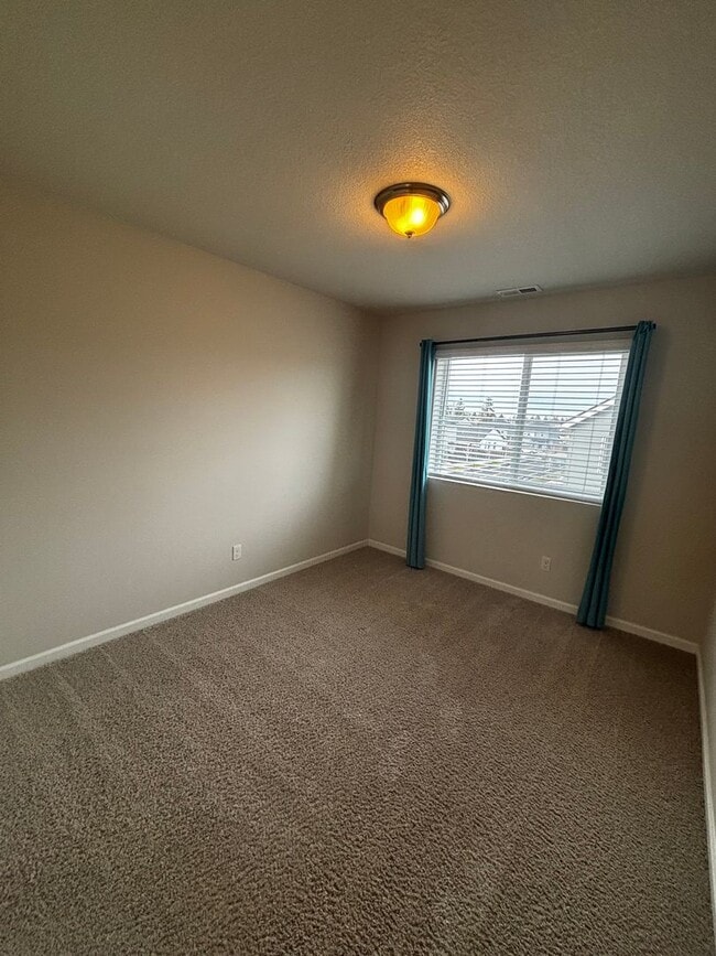 Building Photo - Newer SE 3 Bdrm House, All Appliances incl W/D, Air Cond, Community Pool, Double Garage