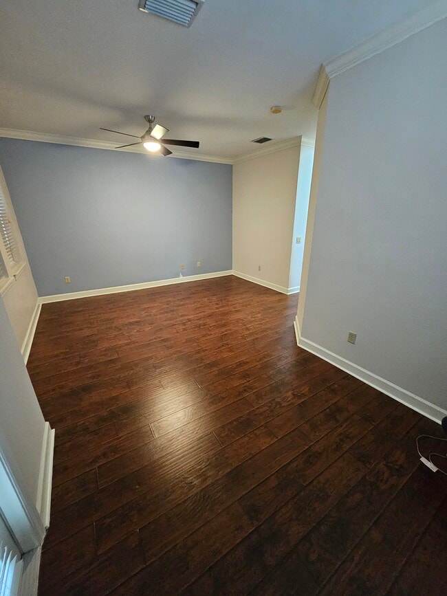 Building Photo - 113 S Packwood Ave