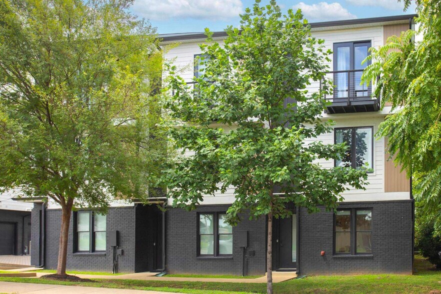 Building Photo - 1708 8th Ave S