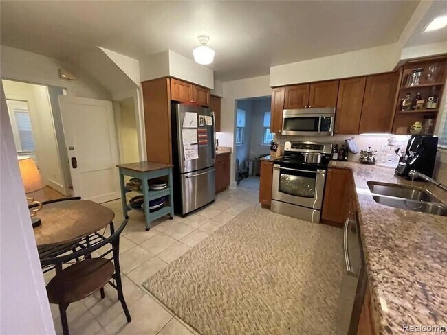 Building Photo - 531 Oakland Ave