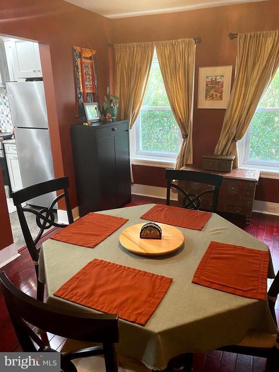 Building Photo - 18 Thomas Ave