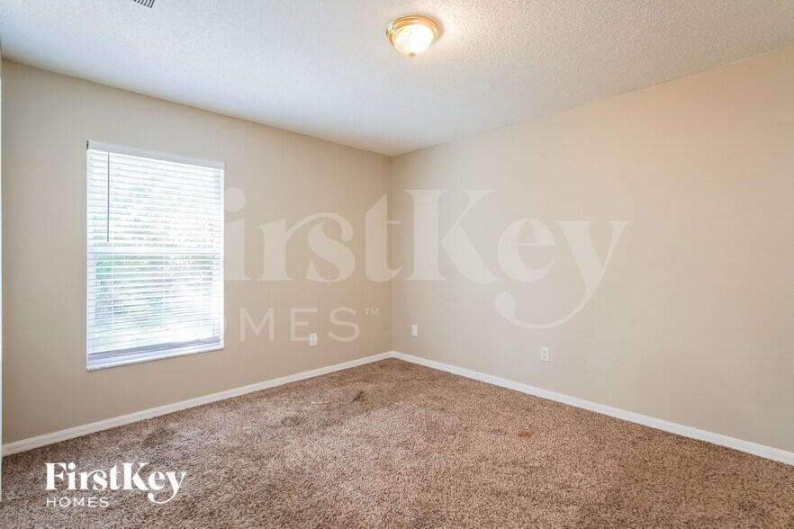 Building Photo - 649 Rosaro Ct