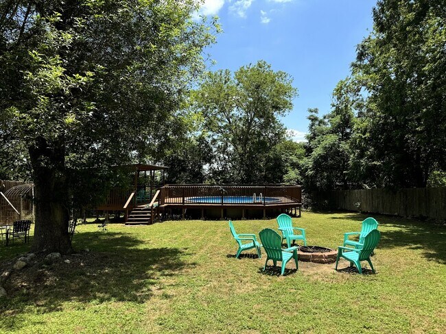 Building Photo - 105 Sky Country Dr