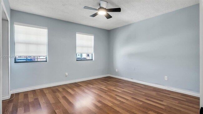 Building Photo - 1647 W 72nd St