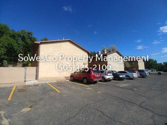 Building Photo - 2 Bedroom 1.5 Bath Townhome with Laundry Hookups