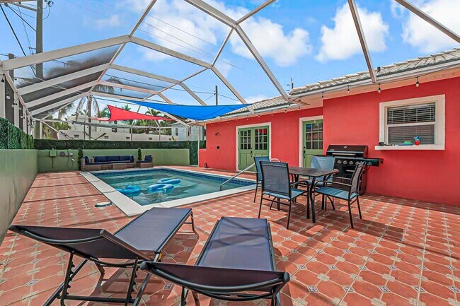 Building Photo - 532 N Palmway