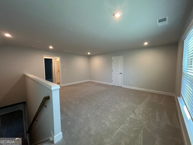 Building Photo - 450 Bandon Wy