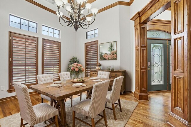 Building Photo - Beautiful & Newly Renovated 3 Bed & 2 Bath House in Heritage Hills with Private Pool