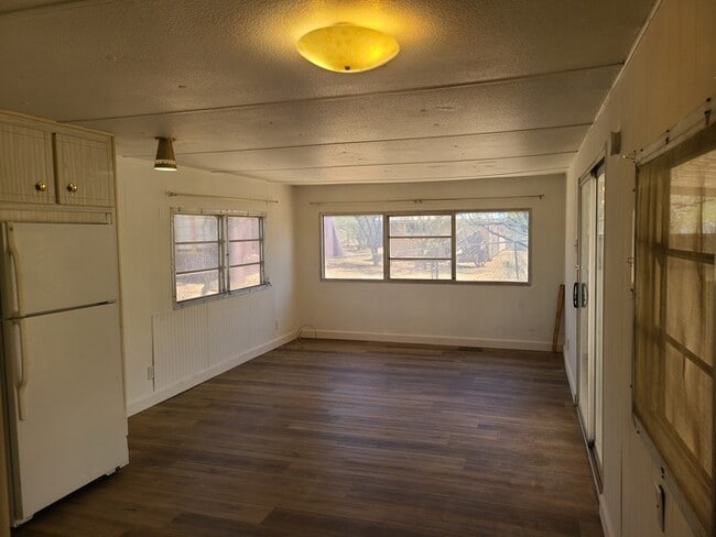 Building Photo - $250 OFF 1ST MONTHS RENT! Beautiful Studio...