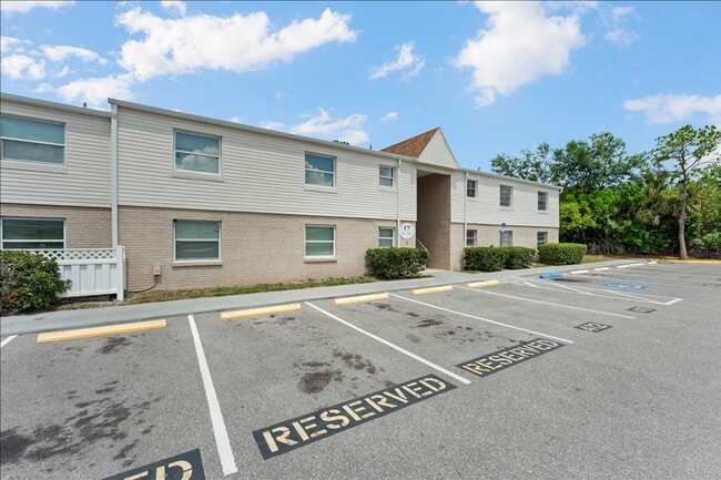 Building Photo - 7210 N Manhattan Ave