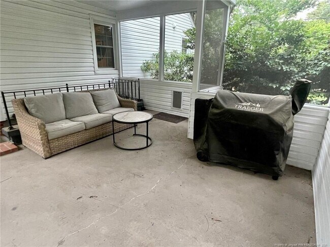 Building Photo - 238 Pinecrest Dr