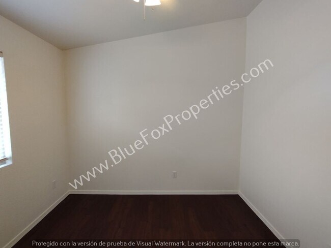 Building Photo - 915 N Silverleaf Oak Pl