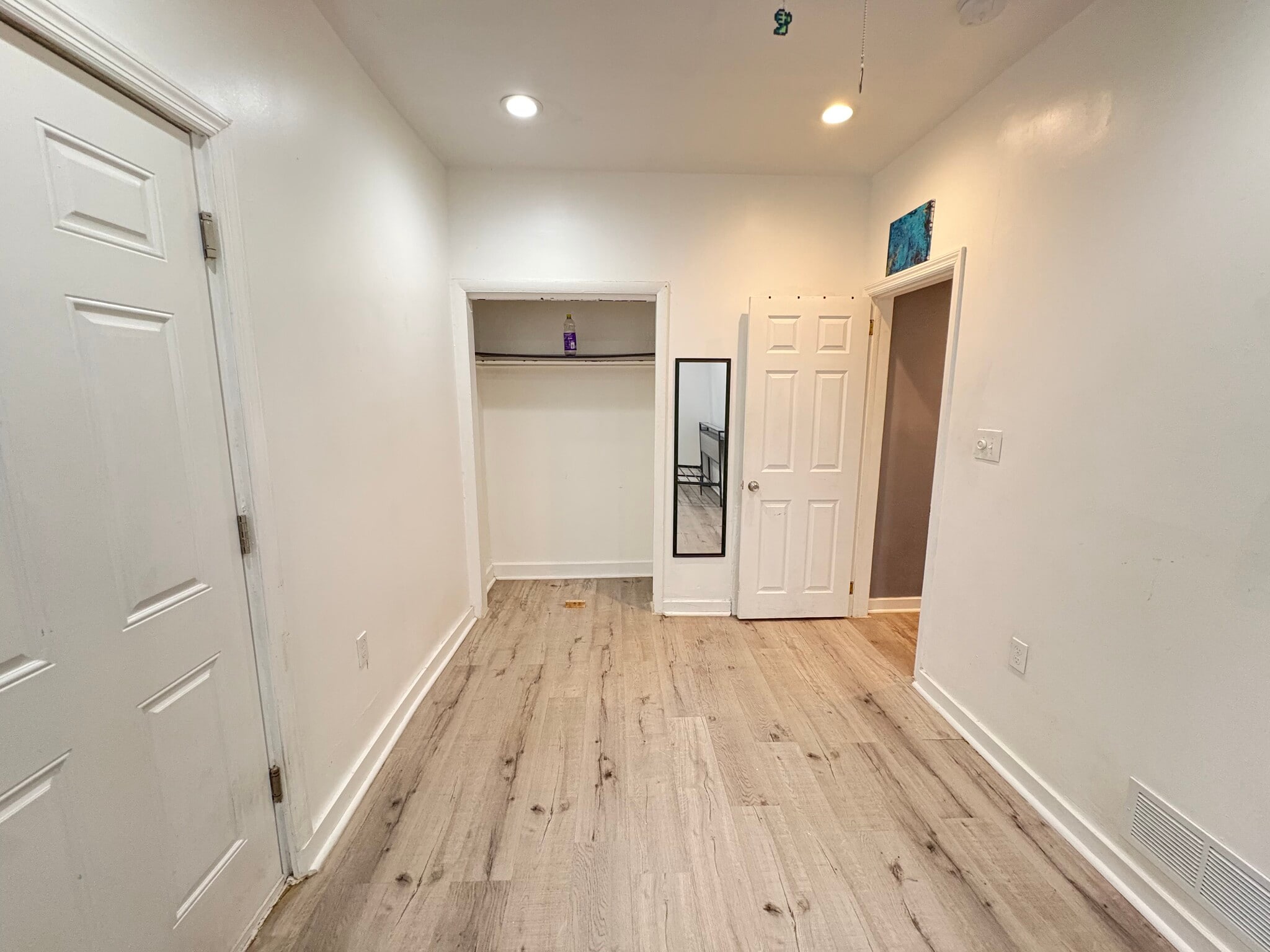 Building Photo - 5807 Hobart St