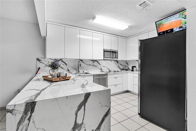 Building Photo - 980 W 43rd Pl