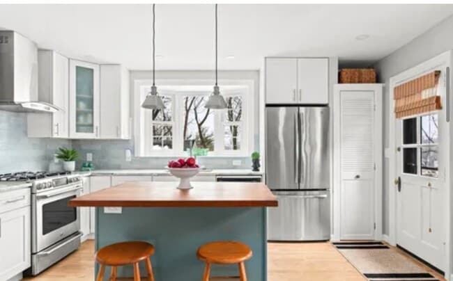 Building Photo - 444 St Davids Ave