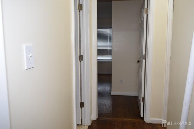 Building Photo - 424 Remsen Ave