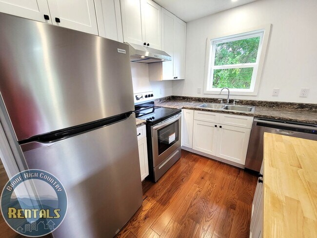 Building Photo - 427 Sugarloaf Rd