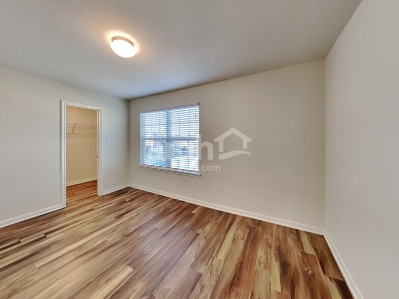 Building Photo - 12318 Commander Dr