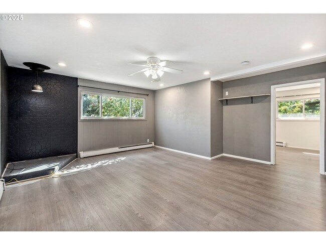 Building Photo - Classic Hillsboro Home with Two Spacious B...