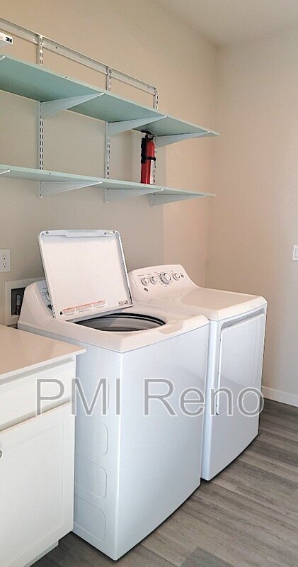 Building Photo - 1520 Golf Ct