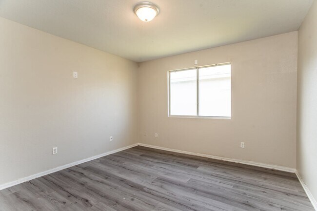 Building Photo - 3003 John Porter Dr
