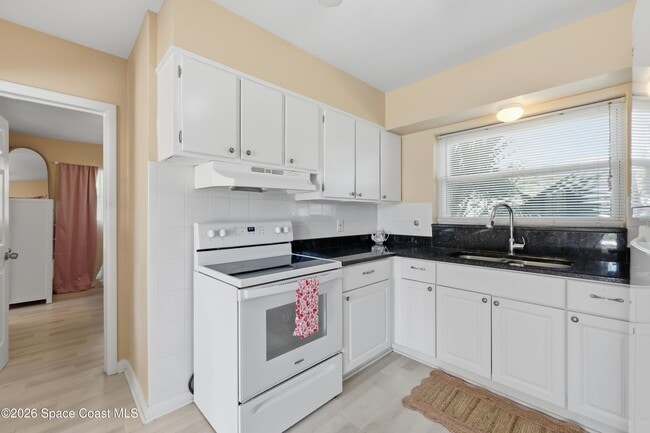 Building Photo - 134 E Alachua Ln