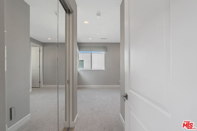 Building Photo - 12860 S Seaglass Cir