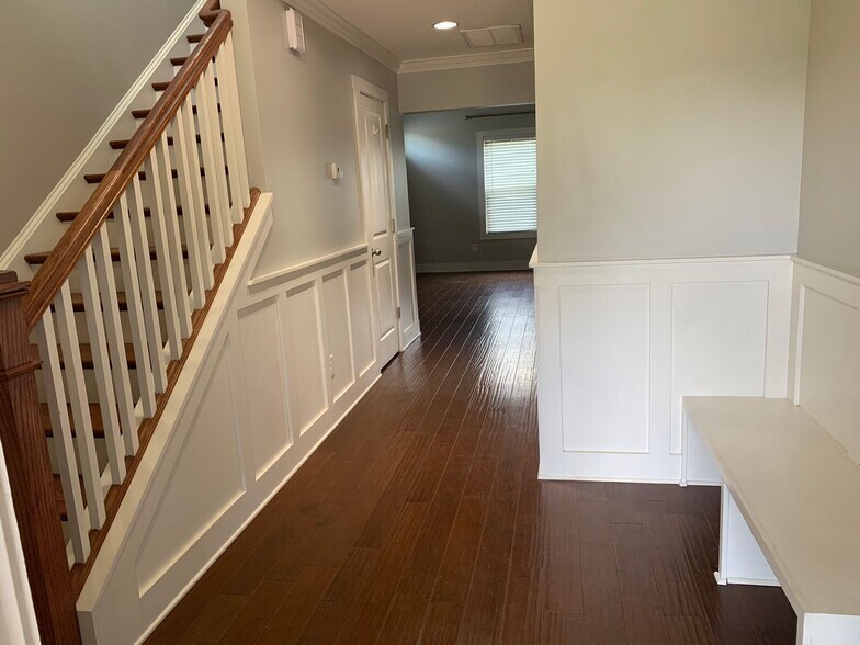 Building Photo - Well Maintained 3 Bedroom Home in The Pres...