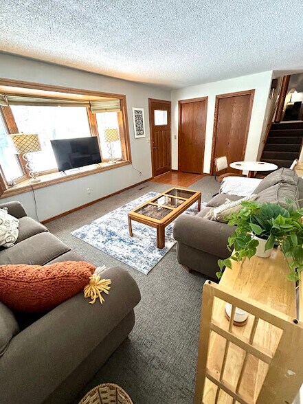 Building Photo - 2828 Saturn Ave