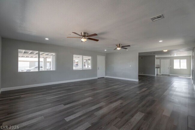 Building Photo - 1501 N Tonopah Dr