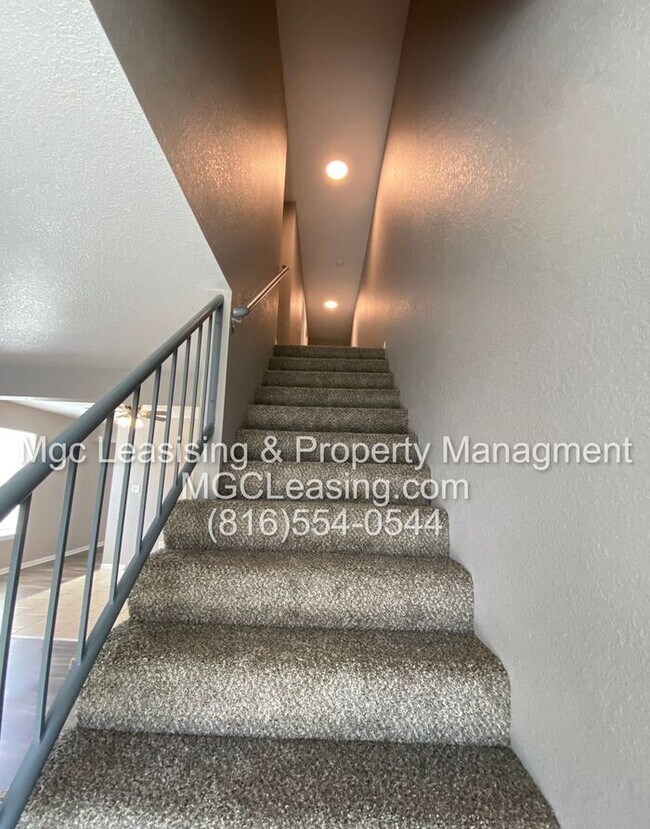 Building Photo - Superior Location in the heart of Blue Springs!