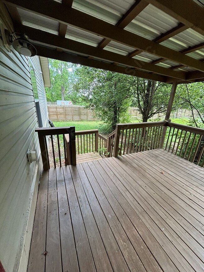 Building Photo - Spacious Living: 3 bed 1 bathroom Fayettev...