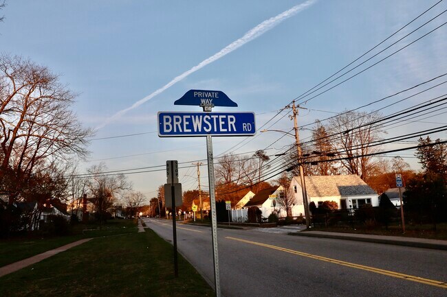 Building Photo - 27 Brewster Rd