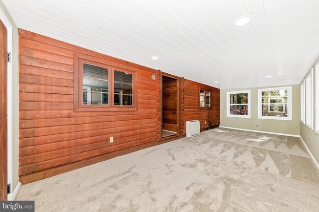Building Photo - 305 Highview Rd