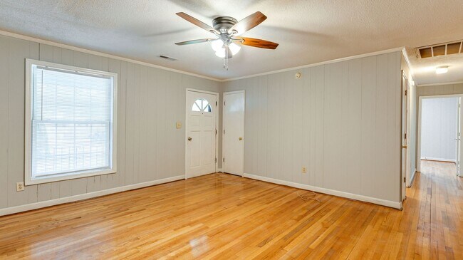 Building Photo - 3 Bedroom 1.5 Bath House in Hobcaw Point -...