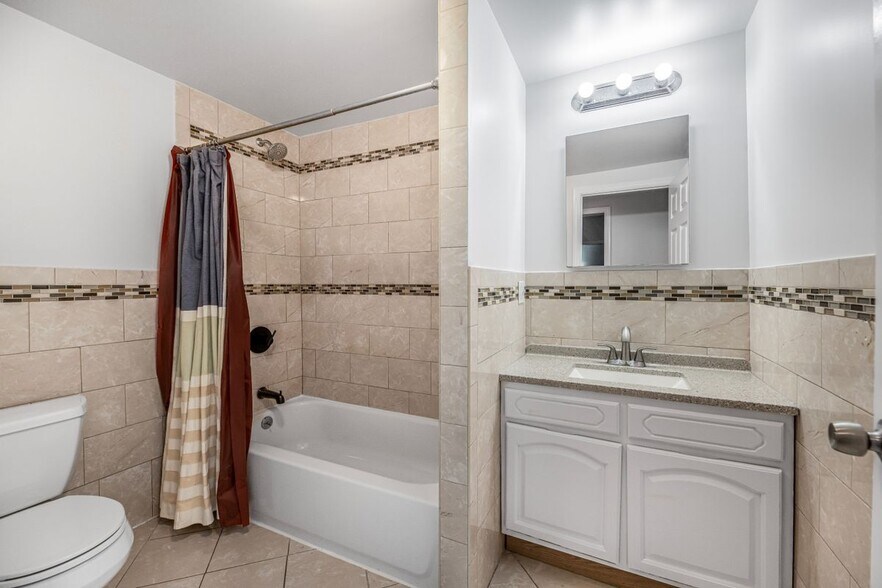 Building Photo - 1837 Wallace Ave