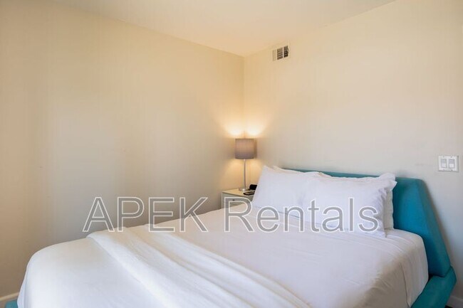 Building Photo - 2415 E Finley Rd