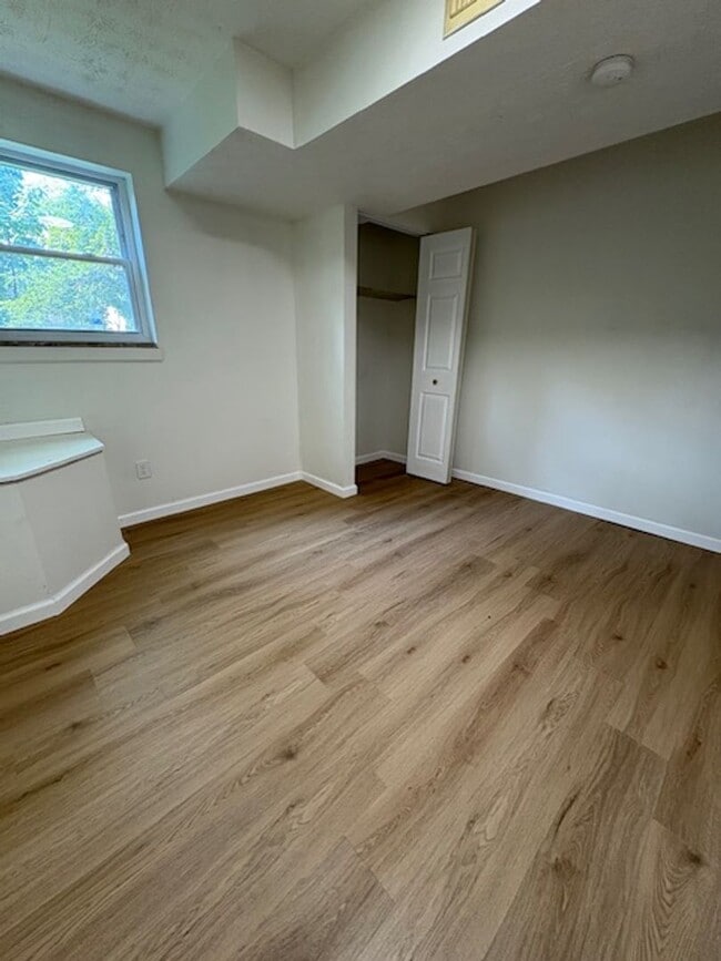 Building Photo - Newly Renovated 5 Bedroom in South Linden/...