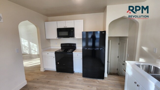 Building Photo - "Charming 3-Bed in Ogden: Spacious 1104 Sq Ft Living!"