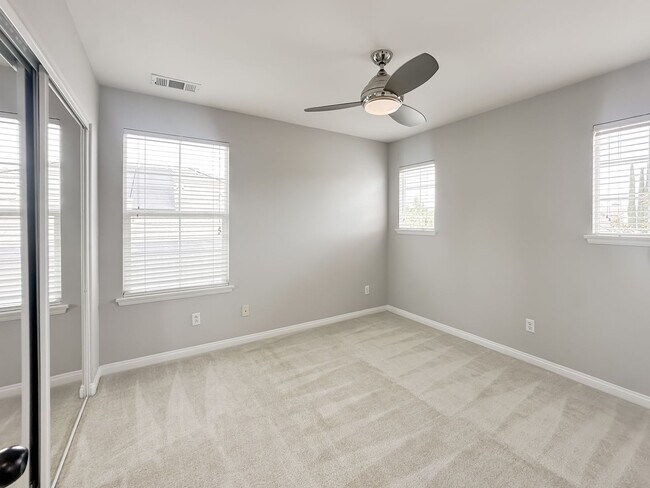 Building Photo - 32920 Northshire Cir
