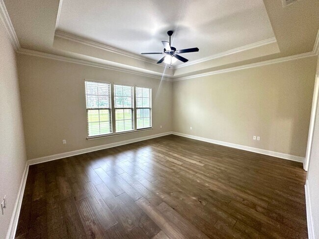 Building Photo - 43283 Pond View Dr