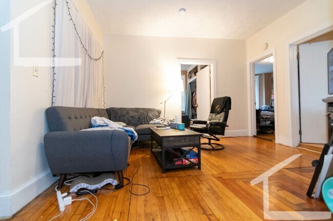 Building Photo - 9/1 Renovated, spacious 4BR/BA near T, BU
