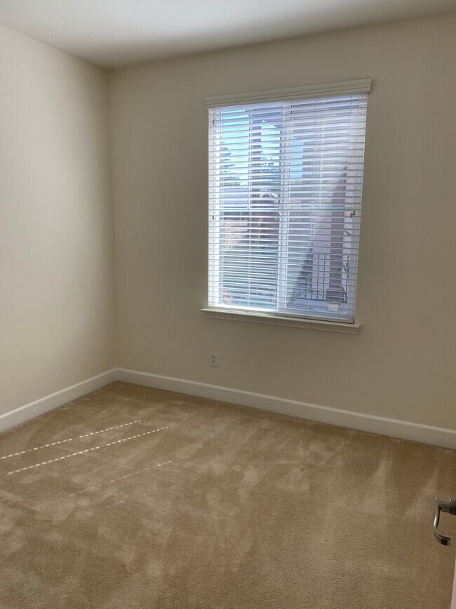 Building Photo - 2965 Bella Dr