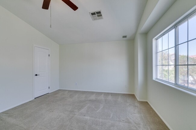 Building Photo - GORGEOUS OPEN FLOORPLAN*GATED COMMUNITY*COMMUNITY POOL AND SPA*