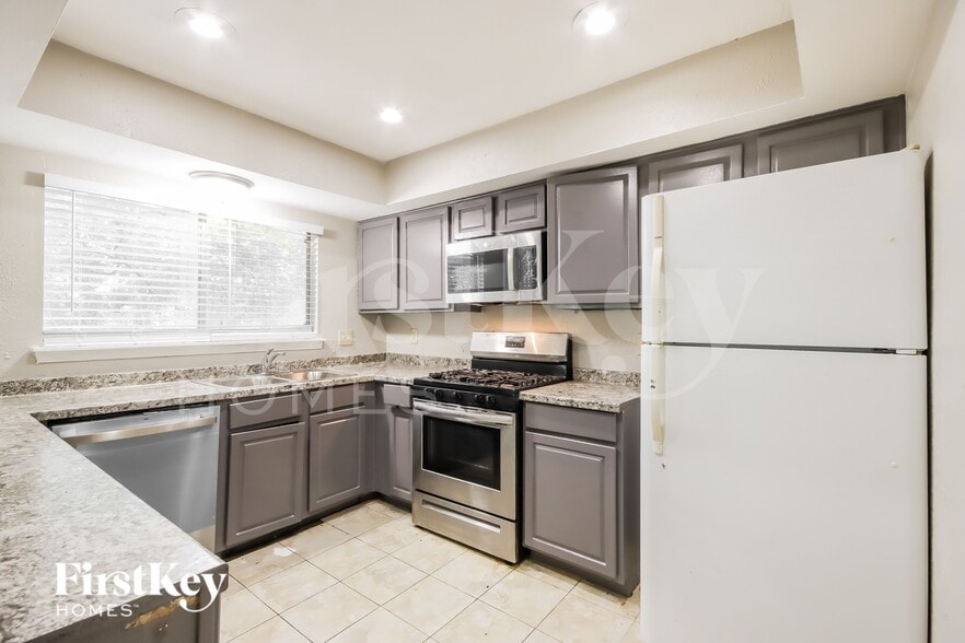 Building Photo - 3214 Sycamore Springs Dr