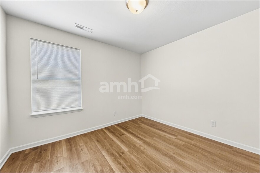 Building Photo - 118 Charndon Way