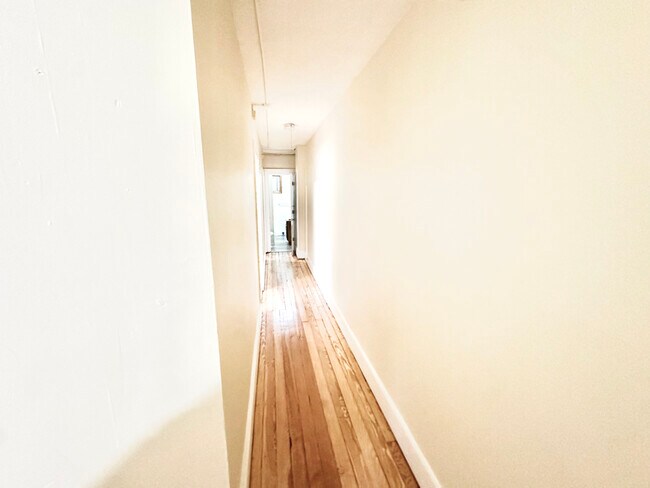 Building Photo - 1019 W Main St