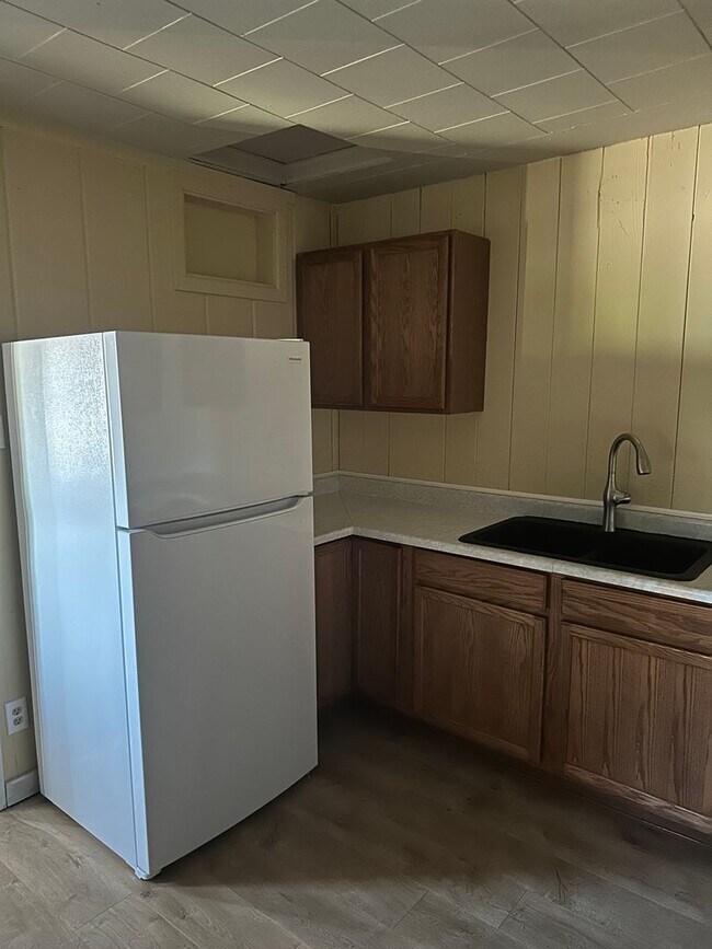 Building Photo - 2 bedroom 1 bath home