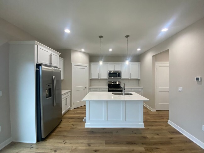 Building Photo - Luxury New Construction Home - Gorgeous Po...