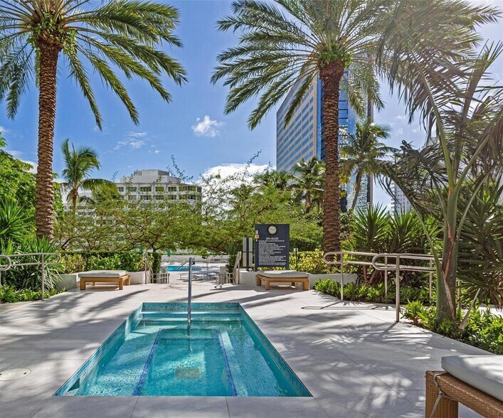 Building Photo - 951 Brickell Ave